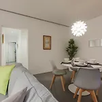 Renovated With Private Courtyard, By Timecooler Apartman *