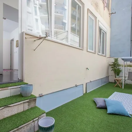 アパート Renovated With Private Courtyard, By Timecooler リスボン
