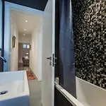 Renovated With Private Courtyard, By Timecooler * Lisboa