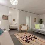 Lägenhet Renovated With Private Courtyard, By Timecooler *