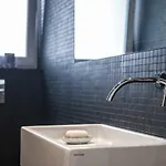 Lägenhet Renovated With Private Courtyard, By Timecooler *