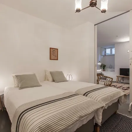 Renovated With Private Courtyard, By Timecooler Apartmán Lisboa