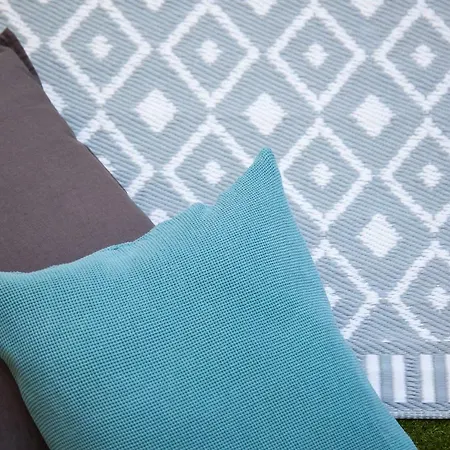 Renovated With Private Courtyard, By Timecooler Apartmán *