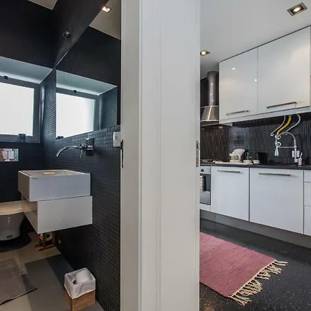 Appartement Renovated With Private Courtyard, By Timecooler Lissabon