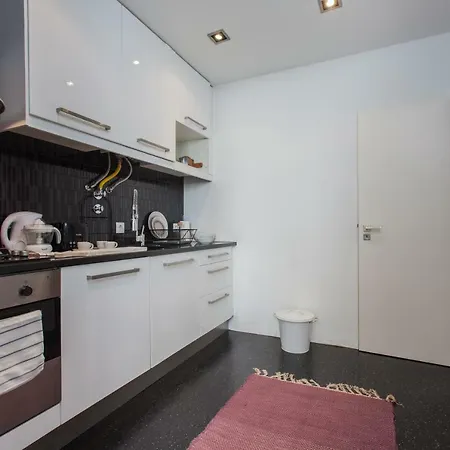 Appartement Renovated With Private Courtyard, By Timecooler Lissabon