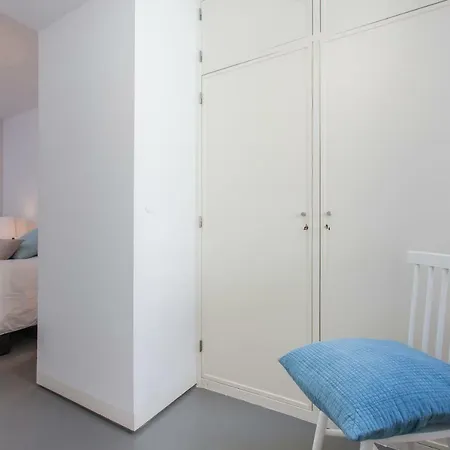 Apartamento Renovated With Private Courtyard, By Timecooler