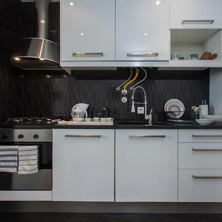 דירה Renovated With Private Courtyard, By Timecooler ליסבון