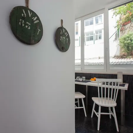 Renovated With Private Courtyard, By Timecooler ליסבון